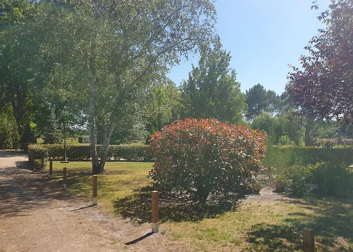 בית נופש La Grange De Mombel